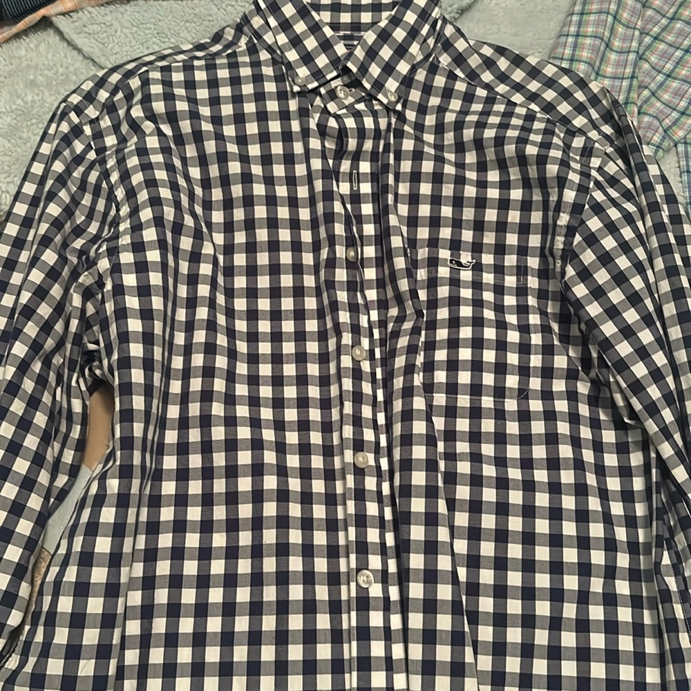 Men’s long sleeve button down Vineyard Vines shirt!